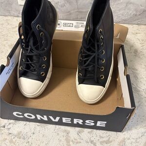 🌻SOLD🌻 Converse Black and White Unisex Sneakers